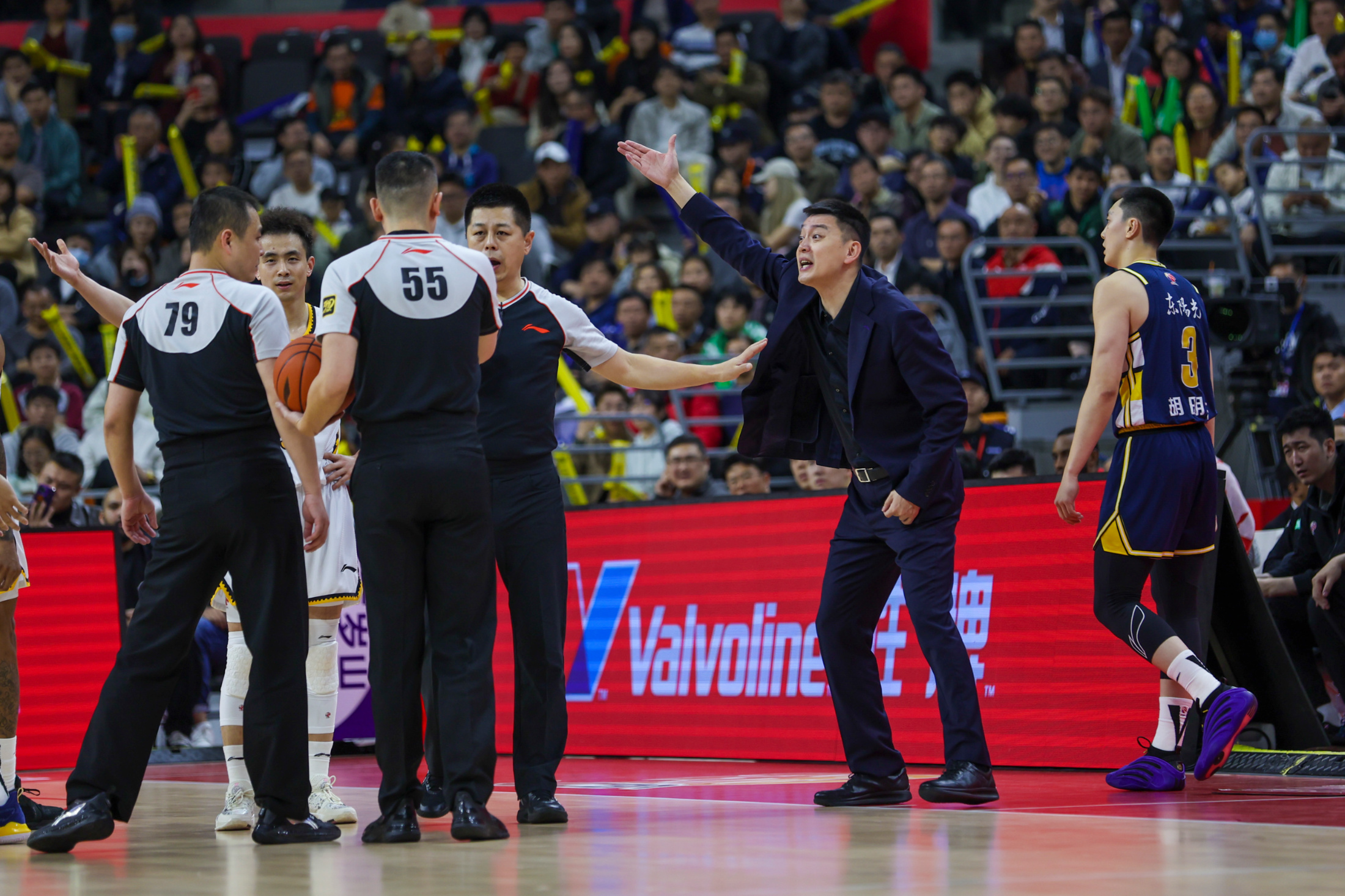 大包陈艾森调整泳裤